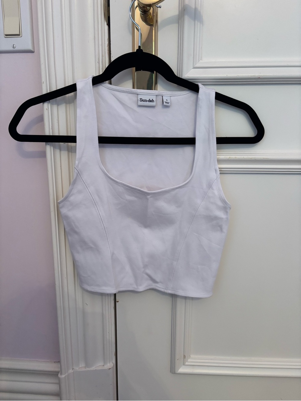 Aritzia White Scoop-Neck Cropped Tank